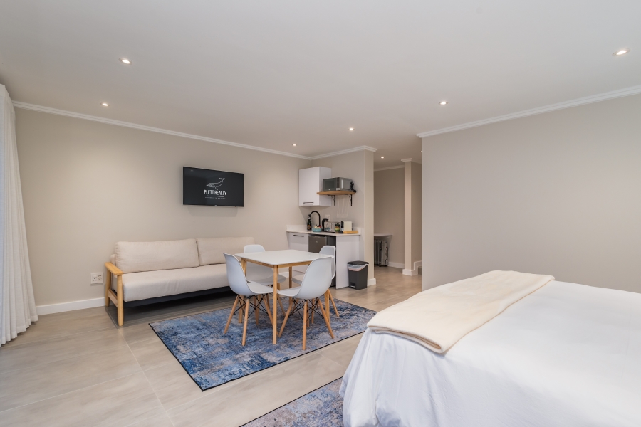 6 Bedroom Property for Sale in Brackenridge Western Cape